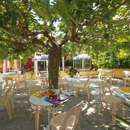 Hôtel La Croix de Malte La Ciotat Exterior foto