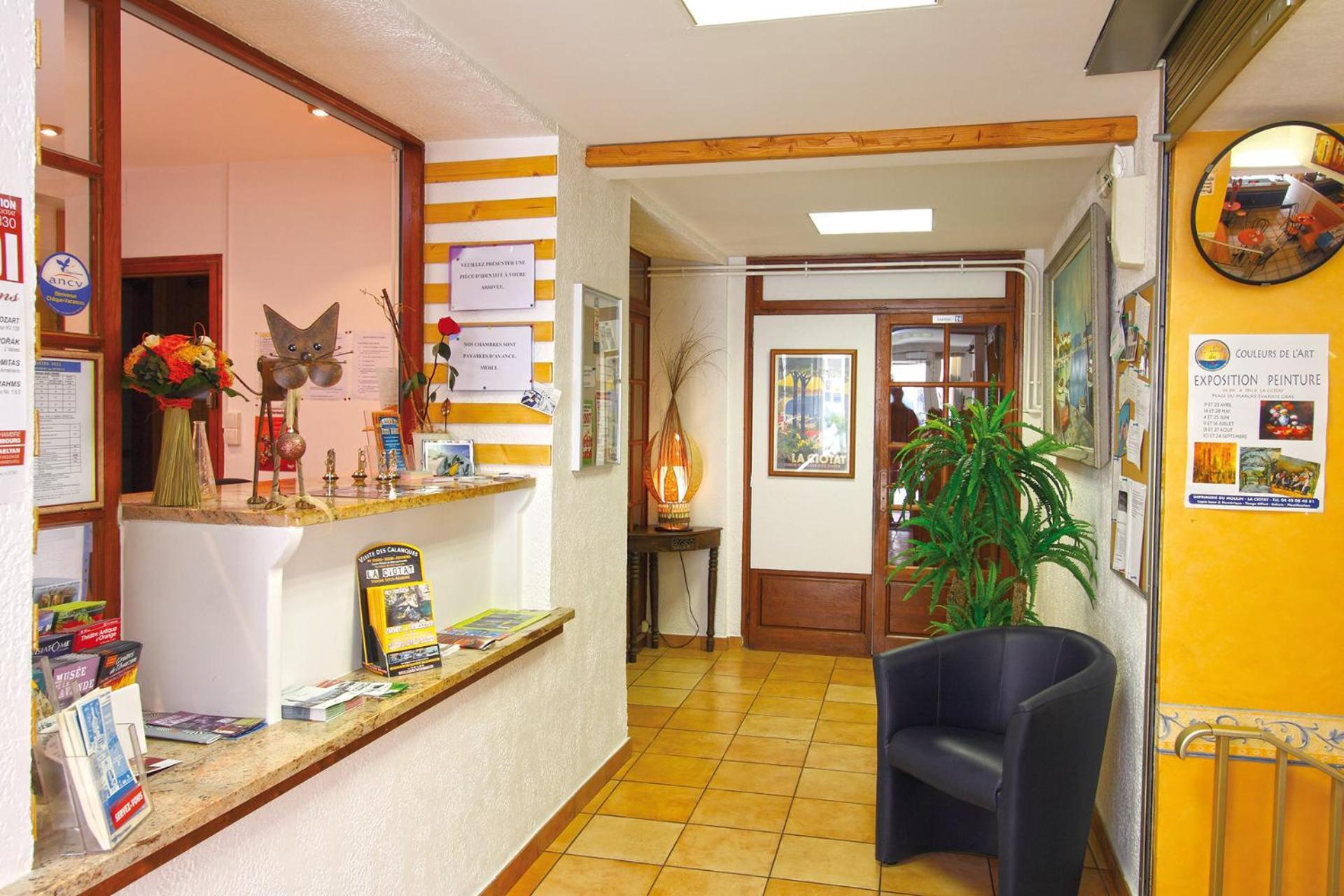 Hôtel La Croix de Malte La Ciotat Exterior foto